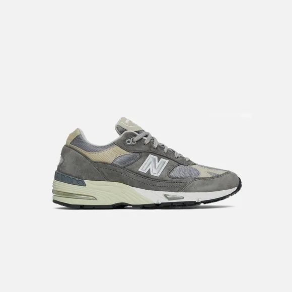 New Balance women’s 991 Gray Sneakers size 9