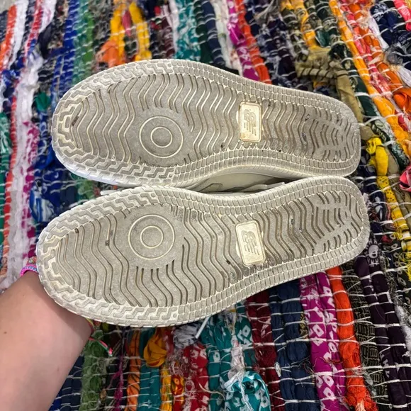 New Balance Women's Cream Sneakers size 6.5 euc