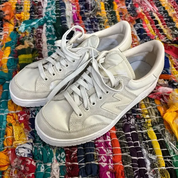 New Balance Women's Cream Sneakers size 6.5 euc