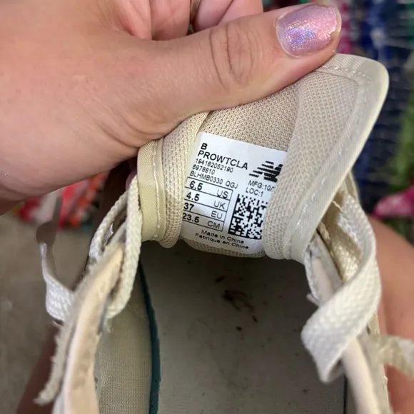 New Balance Women's Cream Sneakers size 6.5 euc
