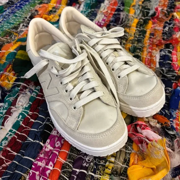New Balance Women's Cream Sneakers size 6.5 euc