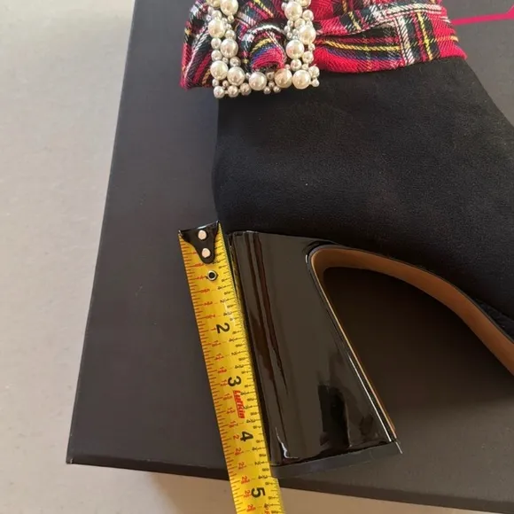🌸NEW BETSEY JOHNSON ANKLE BOOTS Sz 8.5 WITH BOX.