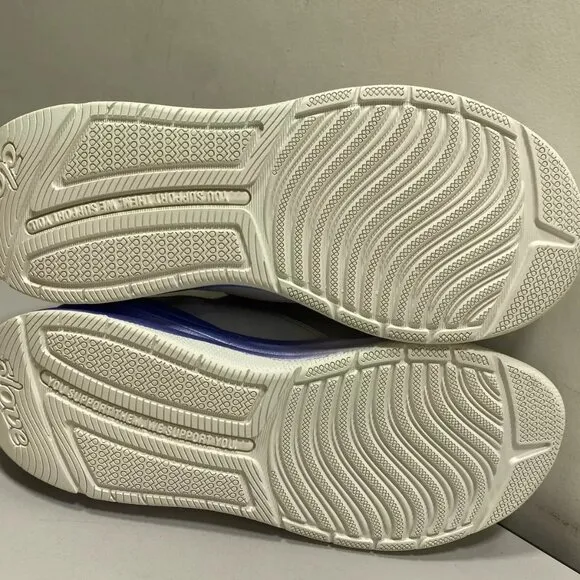 NEW CLOVE Classic Sneakers Size 7 Healthcare Comfort Toggle Fluid Resistant