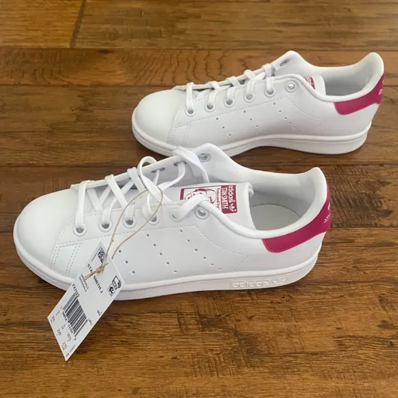 New in box Adidas STAN SMITH SHOES Cloud White / Bold Pink Girls Size 3.5