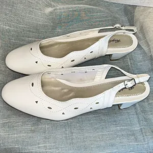 New In Box Angel Steps Slingback Heels size 11M