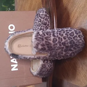 New in box! Naturino Manx Kids 34 size 3 faux fur leopard print warm slippers