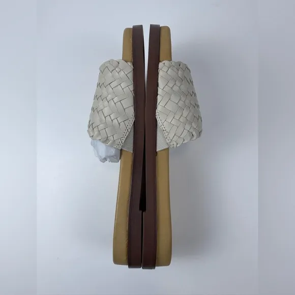 New In Box The Louisa Slide Sandal in Woven Leather In Pale Oyster Size 7