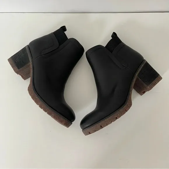NEW Korks Elsie Ankle Booties Boots Womens 10M Black Heeled