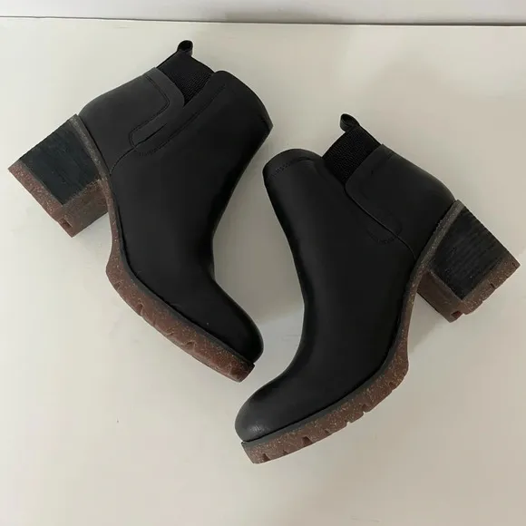 NEW Korks Elsie Ankle Booties Boots Womens 10M Black Heeled