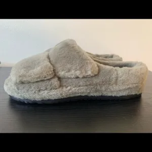 New MEN UNISEX UGG FLUFF THAT BURNT OLIVE SLIPPERS. # Slide Sandal.