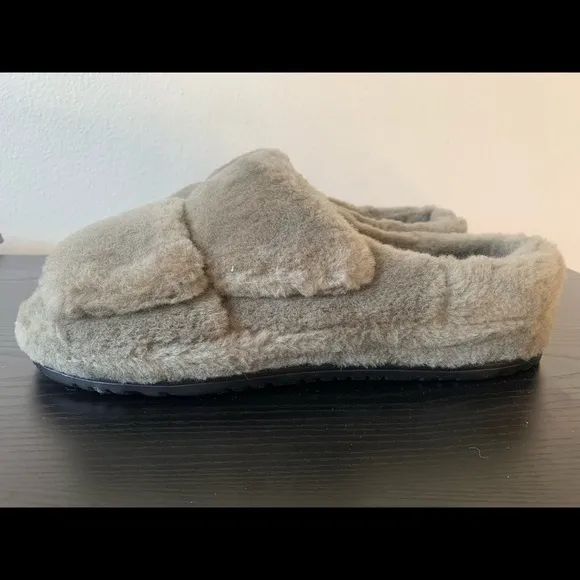 New MEN UNISEX UGG FLUFF THAT BURNT OLIVE SLIPPERS. # Slide Sandal.