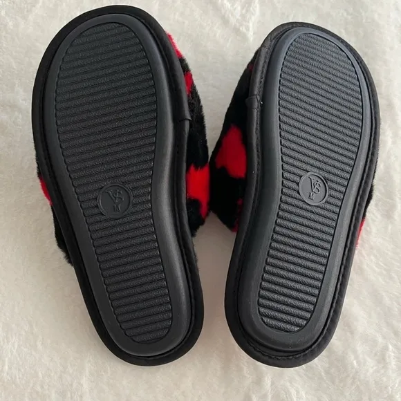 New M/L VS PLUSH RED &amp; BLACK HEARTS ROBE &amp; Medium SLIPPERS bundle