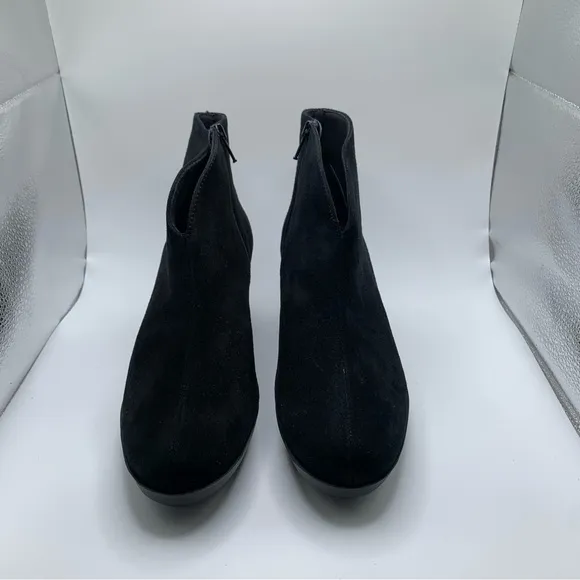 New Munro Robynette Suede Black Ankle Boots/ NWOB, Size 9M 1299