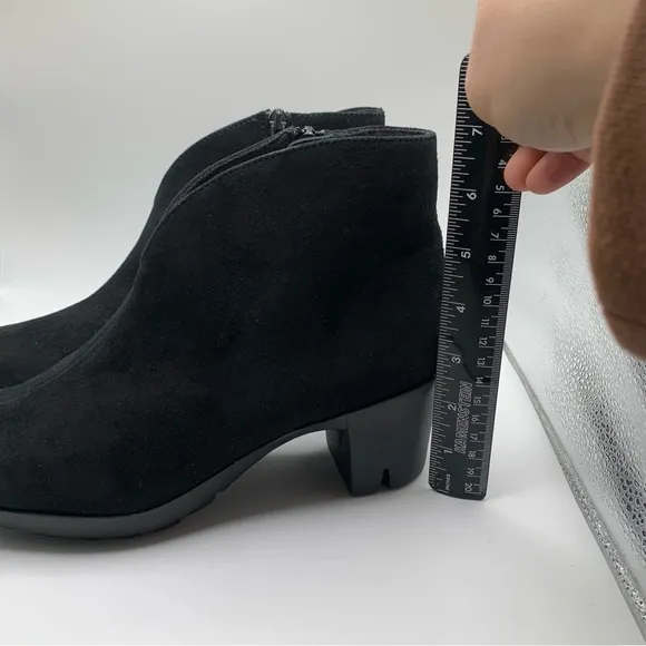 New Munro Robynette Suede Black Ankle Boots/ NWOB, Size 9M 1299