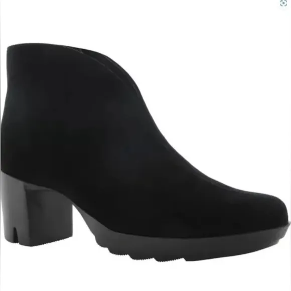 New Munro Robynette Suede Black Ankle Boots/ NWOB, Size 9M 1299