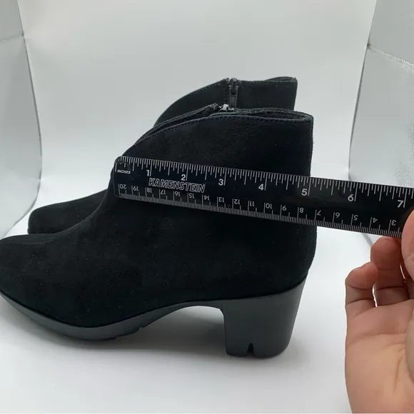 New Munro Robynette Suede Black Ankle Boots/ NWOB, Size 9M 1299