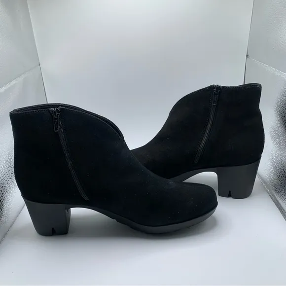 New Munro Robynette Suede Black Ankle Boots/ NWOB, Size 9M 1299