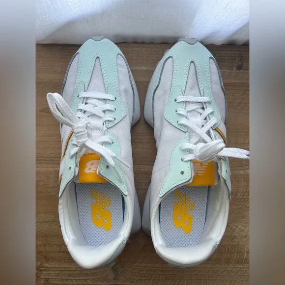 New New Balance 327 Sneakers in Mint and Orange Women’s Size 7.5