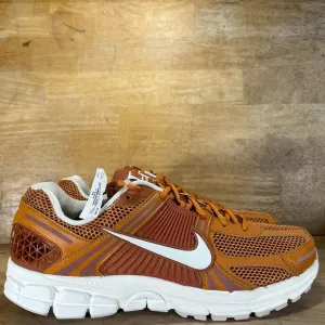 NEW Nike Air Zoom Vomero 5 Mens Size 13 Running Shoes Sneakers Monarch Orange