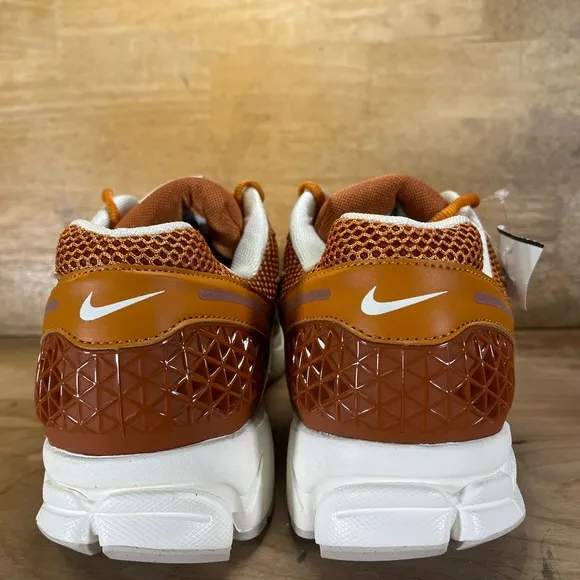 NEW Nike Air Zoom Vomero 5 Mens Size 13 Running Shoes Sneakers Monarch Orange