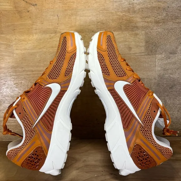 NEW Nike Air Zoom Vomero 5 Mens Size 13 Running Shoes Sneakers Monarch Orange