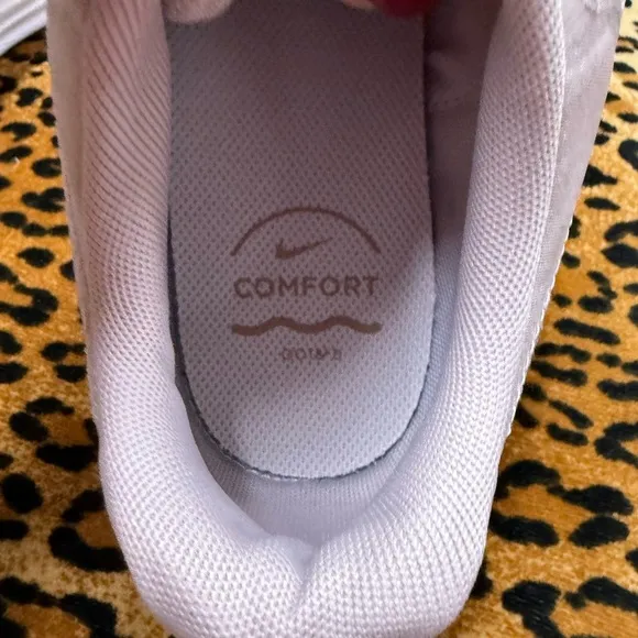 New Nike Cream and White Athletic Shoes with Breathable Mesh and Cushioned Sole