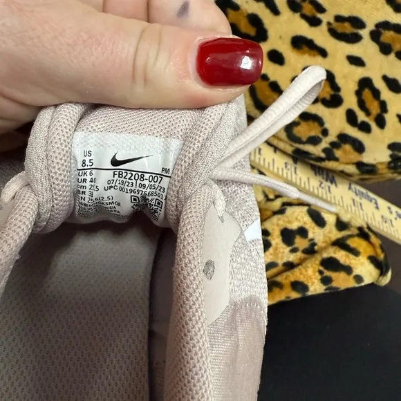 New Nike Cream and White Athletic Shoes with Breathable Mesh and Cushioned Sole