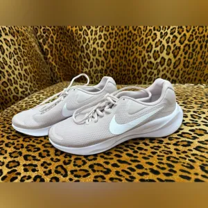 New Nike Cream and White Athletic Shoes with Breathable Mesh and Cushioned Sole