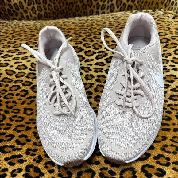 New Nike Cream and White Athletic Shoes with Breathable Mesh and Cushioned Sole