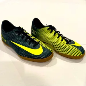 New Nike Kids Indoor Soccer Shoes Boys 4 MercurialX Victory VI CR7 Seaweed Volt