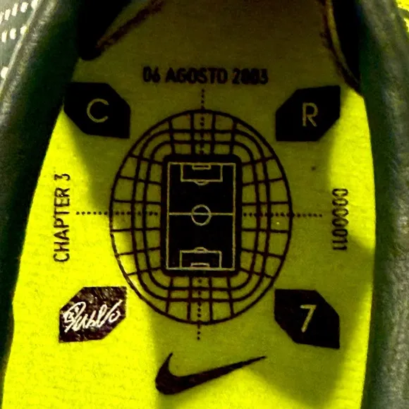New Nike Kids Indoor Soccer Shoes Boys 4 MercurialX Victory VI CR7 Seaweed Volt