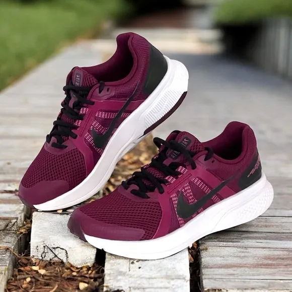 New Nike Run Swift 2 Dark Beetroot Trainer Shoes Size 8.5 Women’s Sneakers