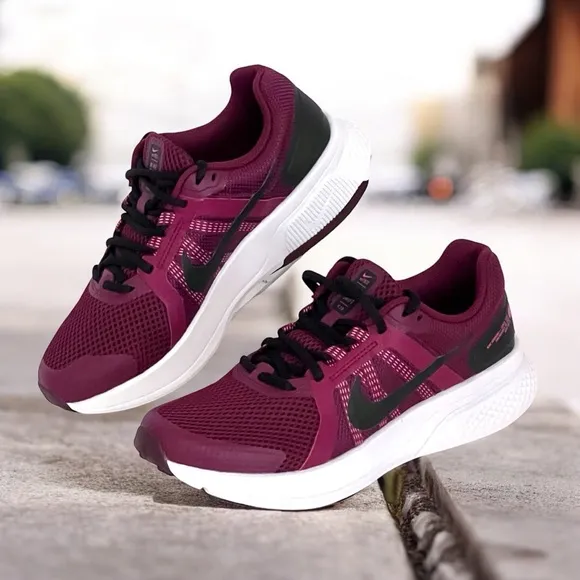 New Nike Run Swift 2 Dark Beetroot Trainer Shoes Size 8.5 Women’s Sneakers