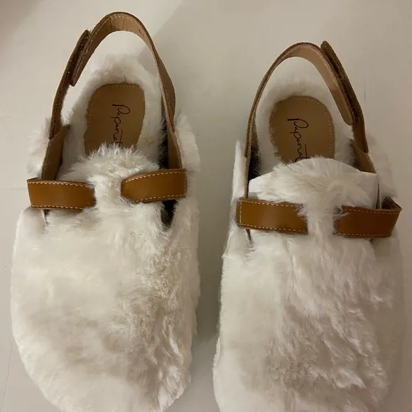 NEW Papanatas groseto white faux fur slip on mules 35
