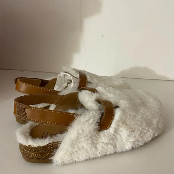 NEW Papanatas groseto white faux fur slip on mules 35