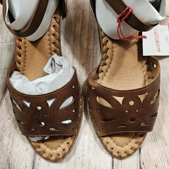 NEW Pikolinos | Melilla Brown Die Cut Leather Sandals