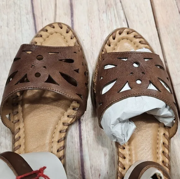 NEW Pikolinos | Melilla Brown Die Cut Leather Sandals