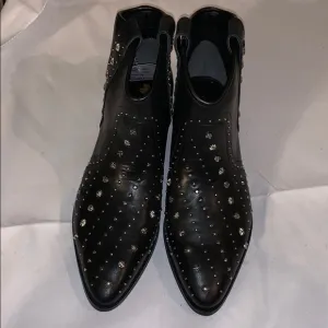 New Sam Edelman studded ankle boots size-8
