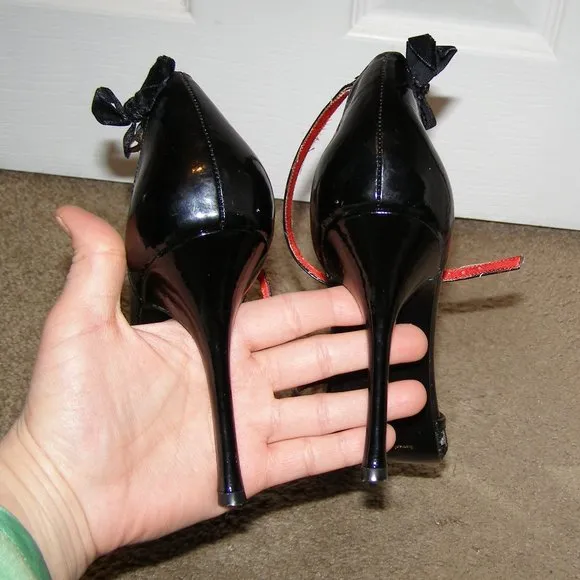 NEW size 8.5 Beverly Feldman Lace Pointy toe heels