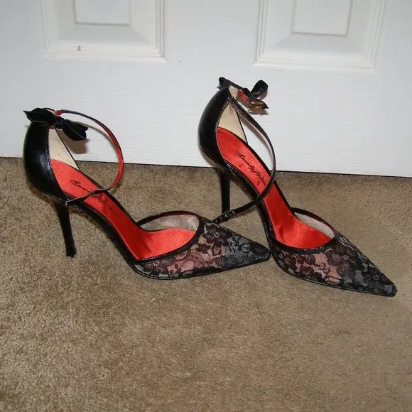 NEW size 8.5 Beverly Feldman Lace Pointy toe heels
