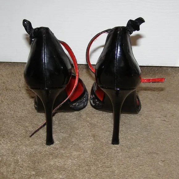 NEW size 8.5 Beverly Feldman Lace Pointy toe heels
