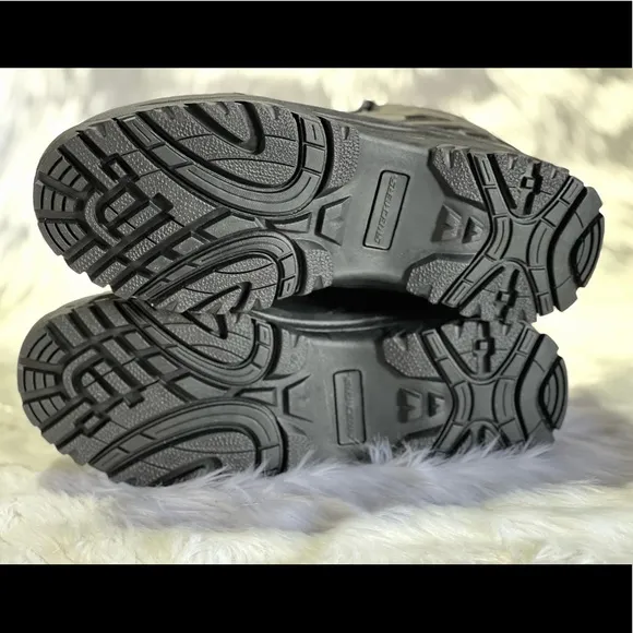 New SKECHERS Relaxed Fit Resment Traven boots