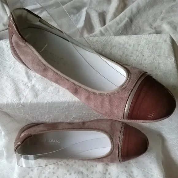 New Sz 9.5 women Sz 9.5 luxury class act sophisticated flat shoes