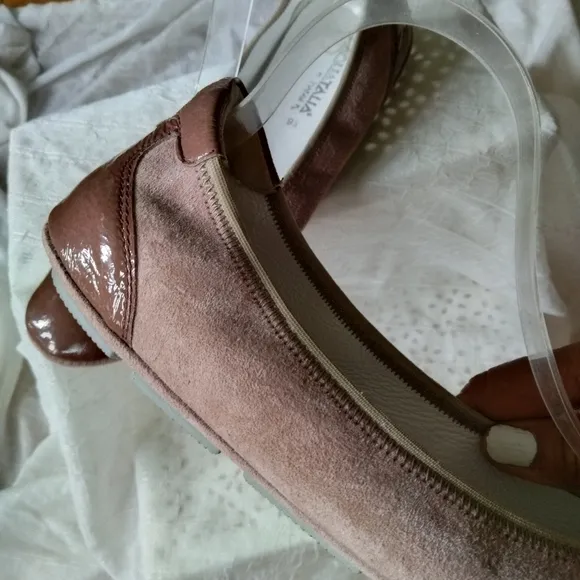New Sz 9.5 women Sz 9.5 luxury class act sophisticated flat shoes