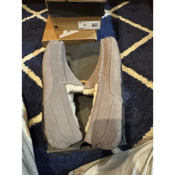 *NEW* UGG Ascot Grey Suede Fur Slippers Men's Size 10 Shearling Lined Luxury