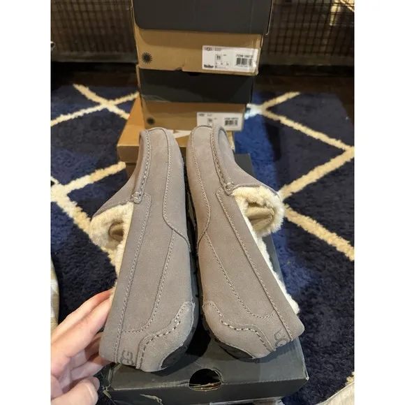 *NEW* UGG Ascot Grey Suede Fur Slippers Men's Size 10 Shearling Lined Luxury