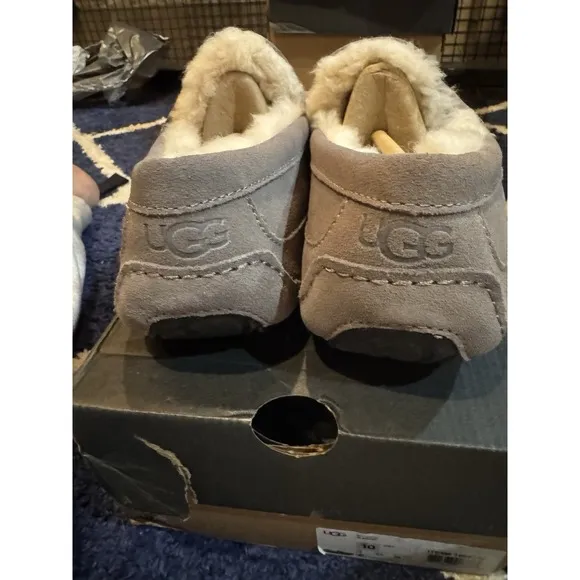 *NEW* UGG Ascot Grey Suede Fur Slippers Men's Size 11 Shearling Lined Luxury