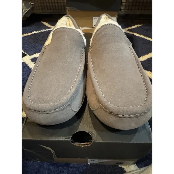 *NEW* UGG Ascot Grey Suede Fur Slippers Men's Size 11 Shearling Lined Luxury