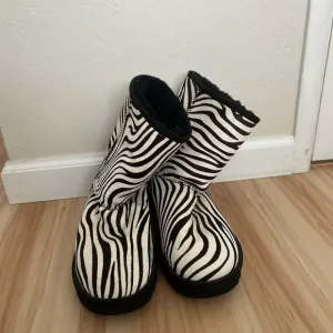 NEW UGG Exotic Zebra Stripe Ankle Boots Sz 11 NWT