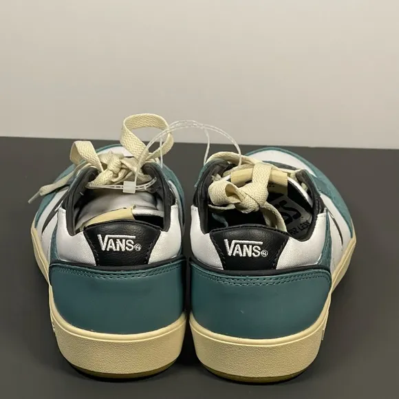 New Vans Men's Lowland Sneakers size 7.5